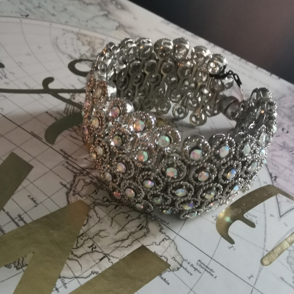 NEW AB crystal bangle - Picture 4 of 4